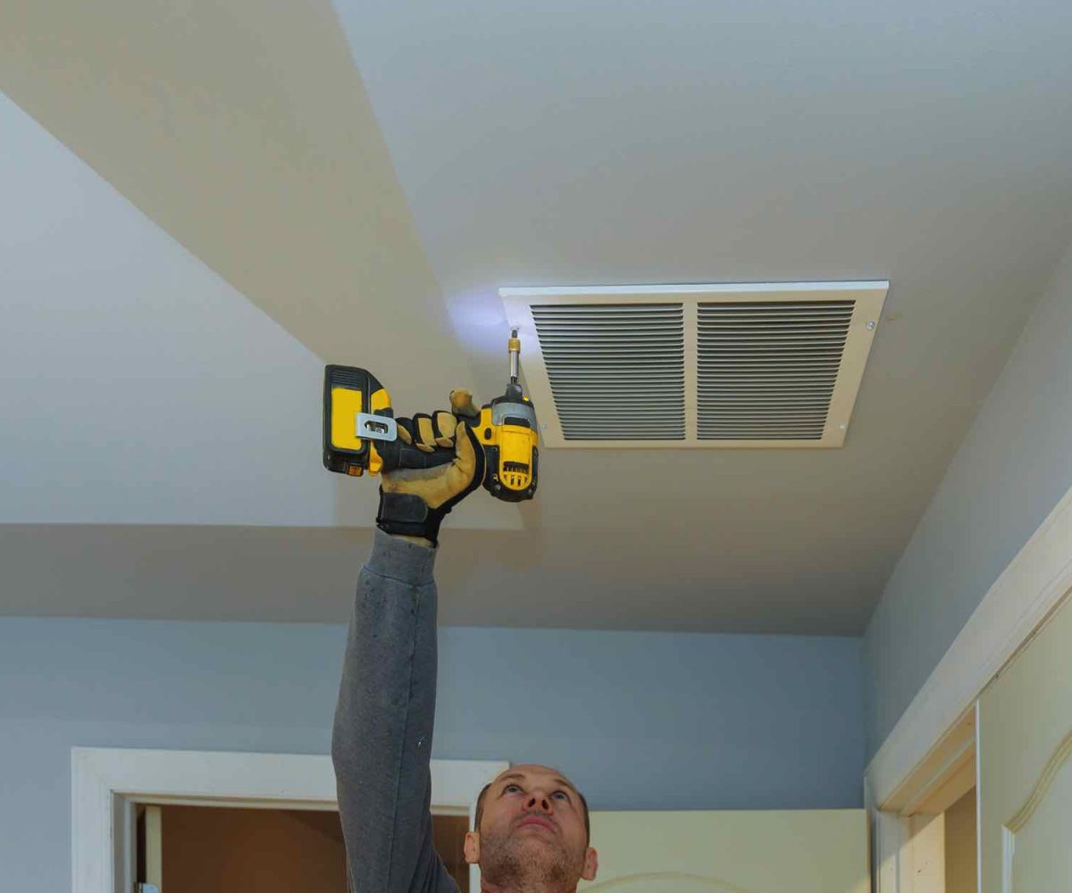 worker-builder-installing-air-conditioner-ventilat-H9X49HH.jpg